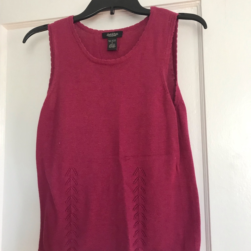 Peck & Peck size. S magenta sweater tank